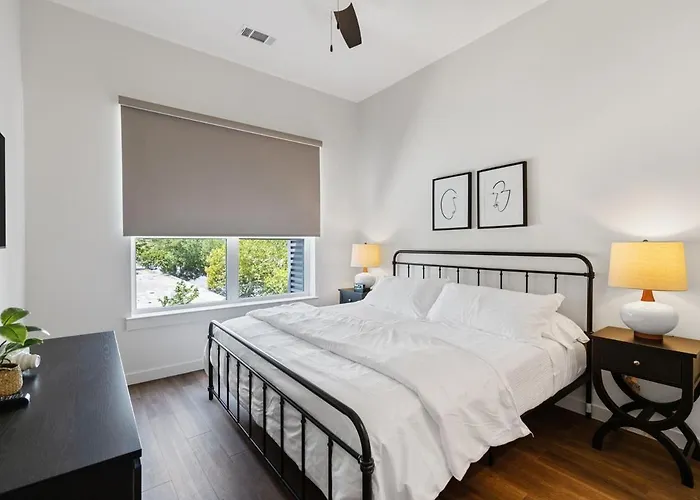 The Corbin 1306 - The Dartmouth Apartment